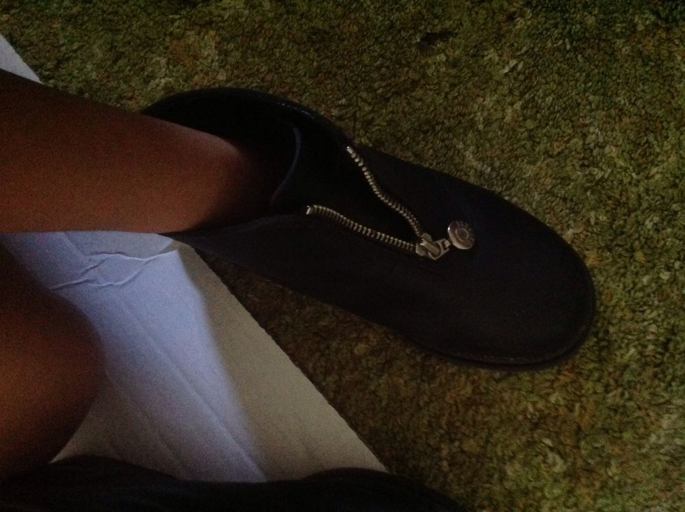 This is the sticky part. Get your hands dirty and stick the insoles to the soles or base of the shoes. Once you have laid the insoles flat, press your palm against the insoles (the dry side).