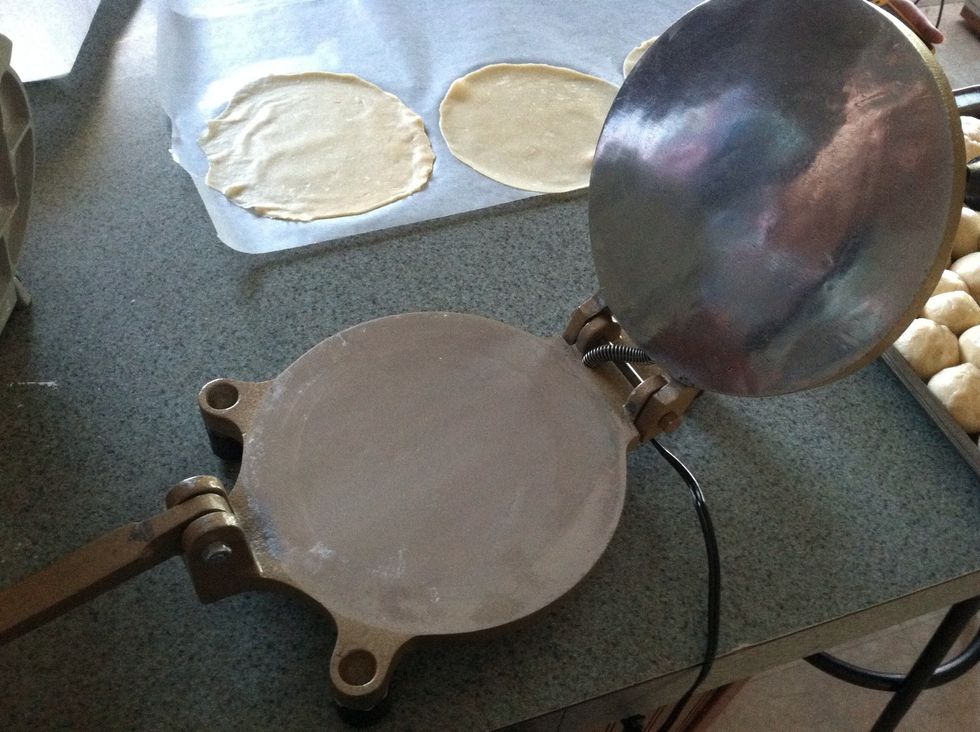 This is the tortilladora electrica. It's an electric tortilla smasher that not only smashes the dough, it also cooks it a little.