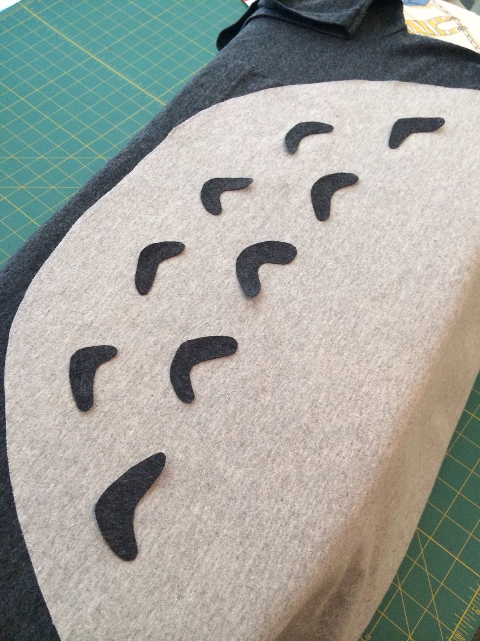 This is the Totoro arrangement - 5 bottom (slightly bigger) and 4 on top. There are lots of examples of other arrangements so do what you can with however much leftover fabric you have.