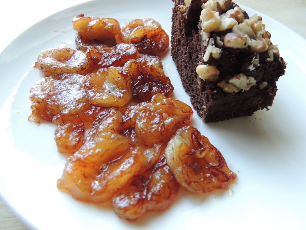 This is the whole wheat flour version topped with walnuts.  A side of fried banana.