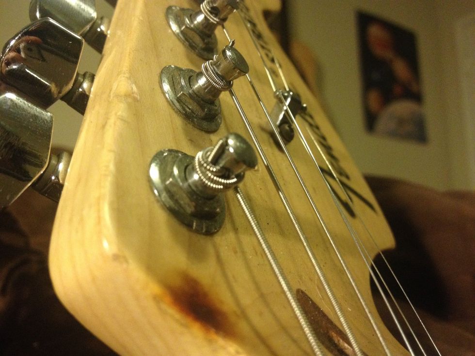 How to properly lock your guitar strings B+C Guides