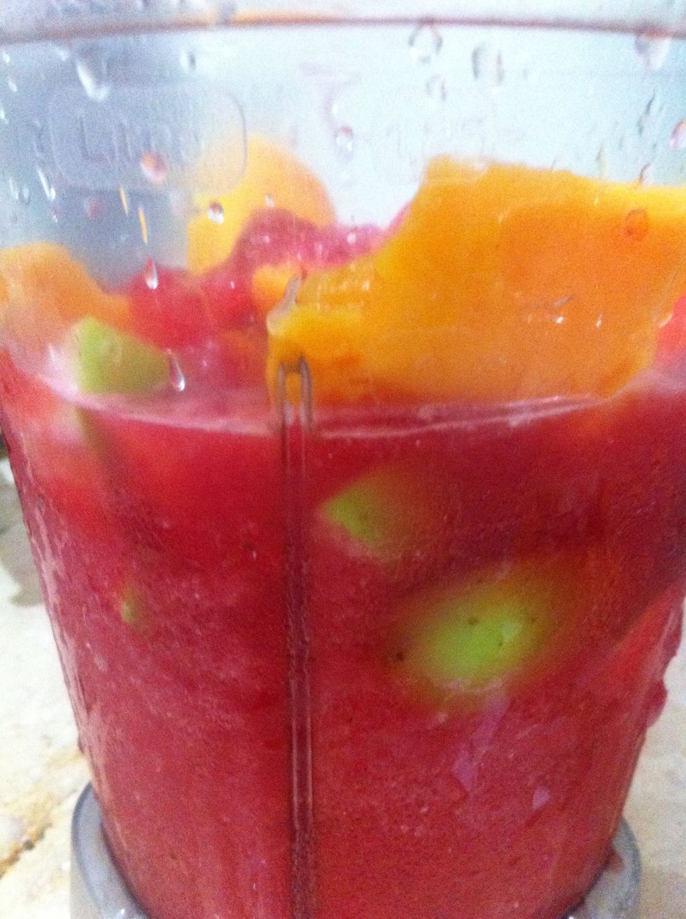 This is what it looks like after u add all ur cut up fruit to watermelon n aloe vera blend. It's so chilled you can see the water condensing on the blender. You can add flax seeds too for energy boost