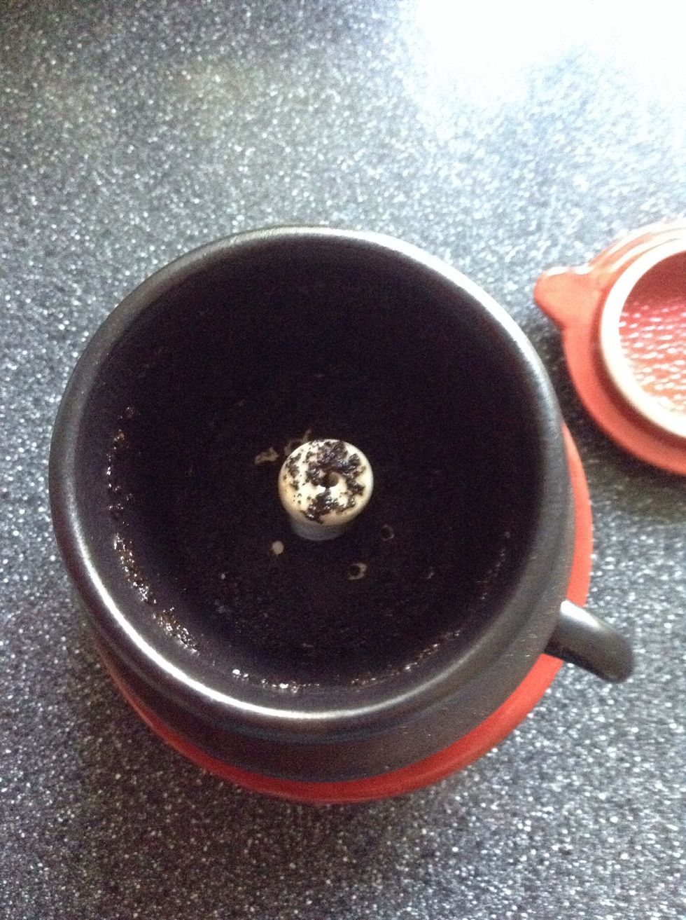 This is what it looks like when it's done. Remove the dripper and set aside.