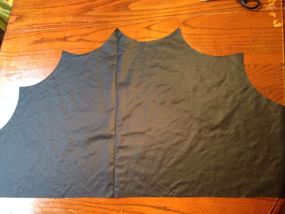 This is what the fabric should look like laid out flat. It is very important that the pattern is along the folded edge.