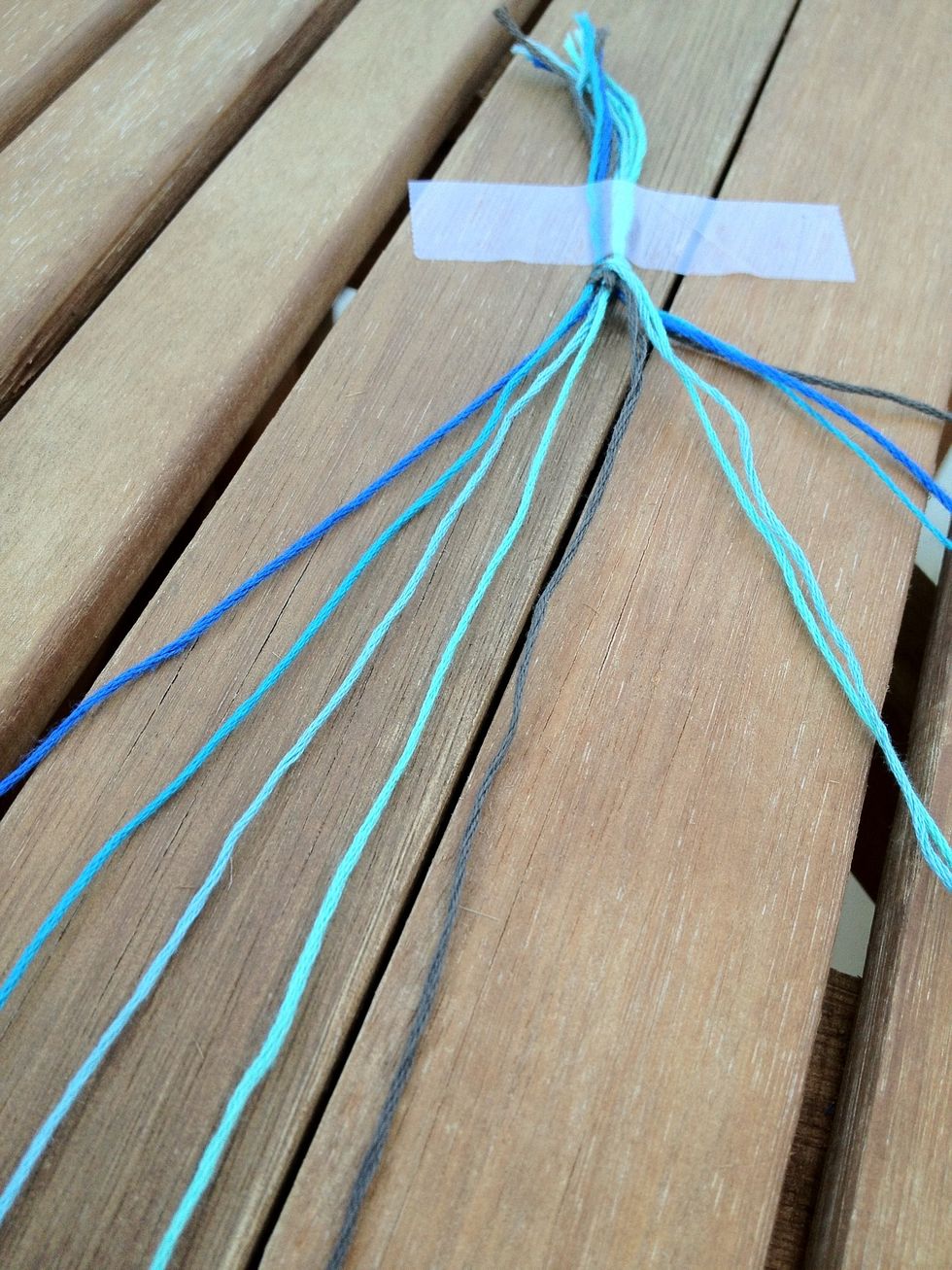 This is what the first side should look like when you have finished knotting. Each string should've moved over 1 spot so the first string is now in the center and the second string is on the outside.