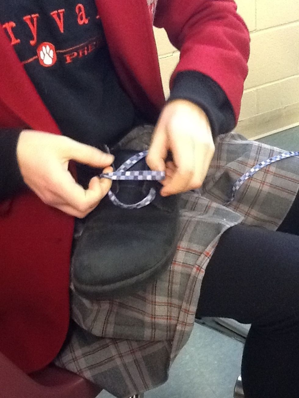 This is what the first two laces should look like