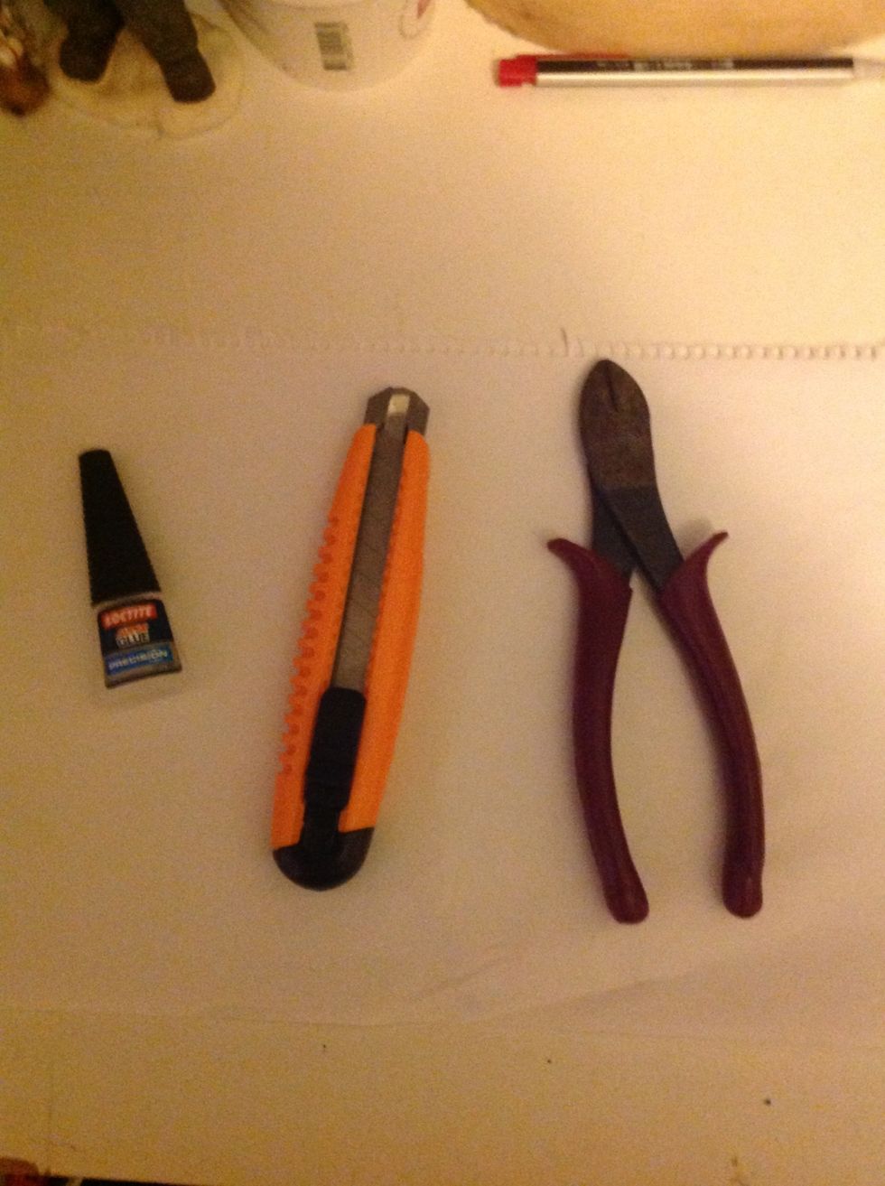 This is what you need to build it, a sharp knife some glue and