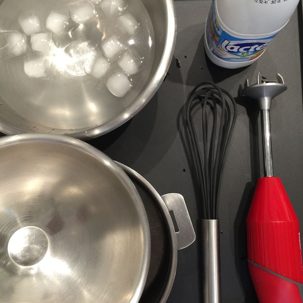 This is what you need to prepare. Double boiler(Bain marie), bowl of ice water, a whisk, a hand blender and a bit of cold milk at hand.
