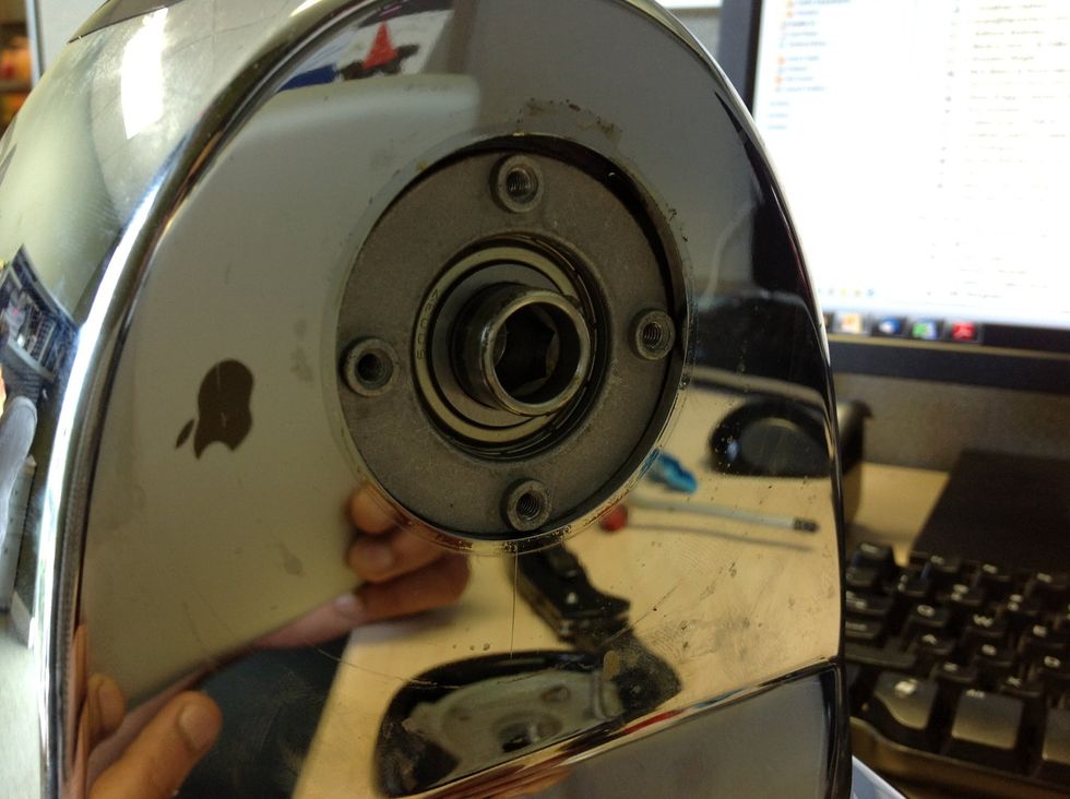 THIS IS WHAT YOU SHOULD SEE ONCE THE SCREWS ARE REMOVED.