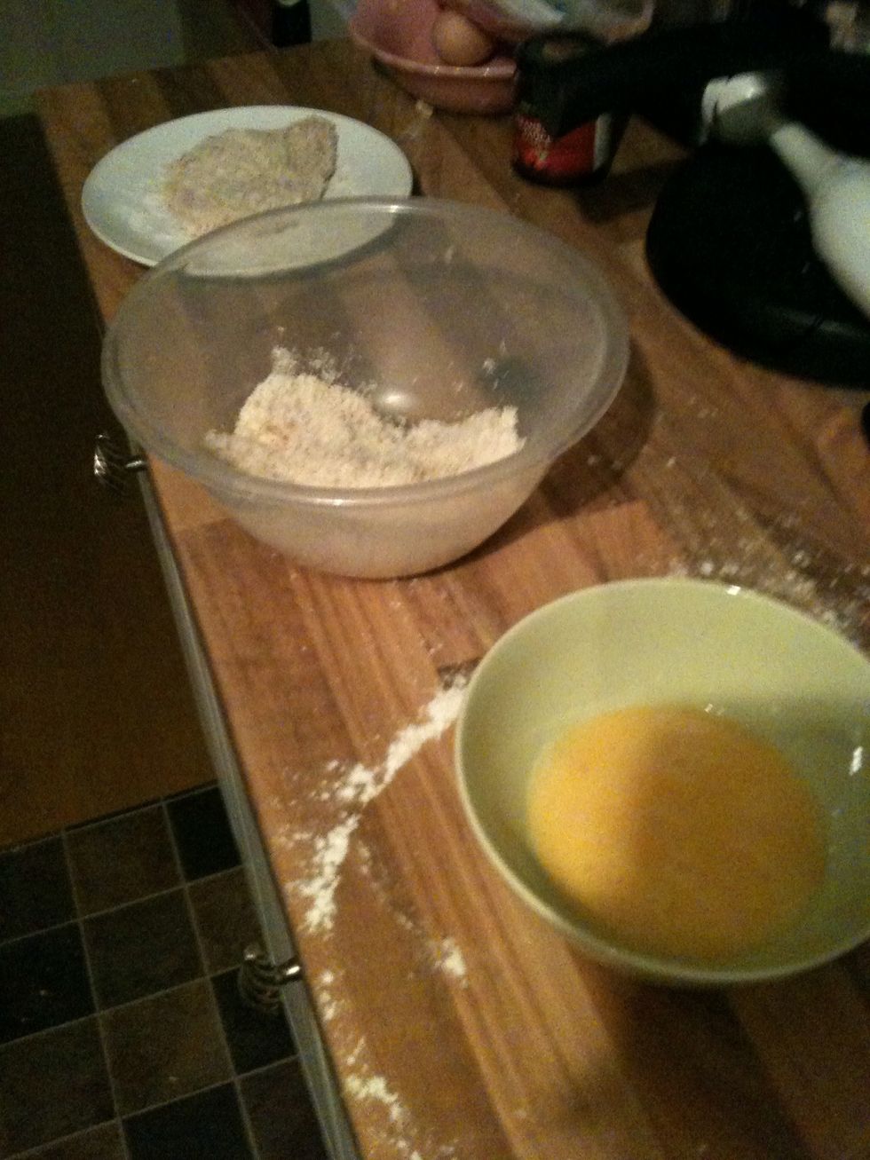 This is your breadcrumbing station!  Repeat with each escalope.