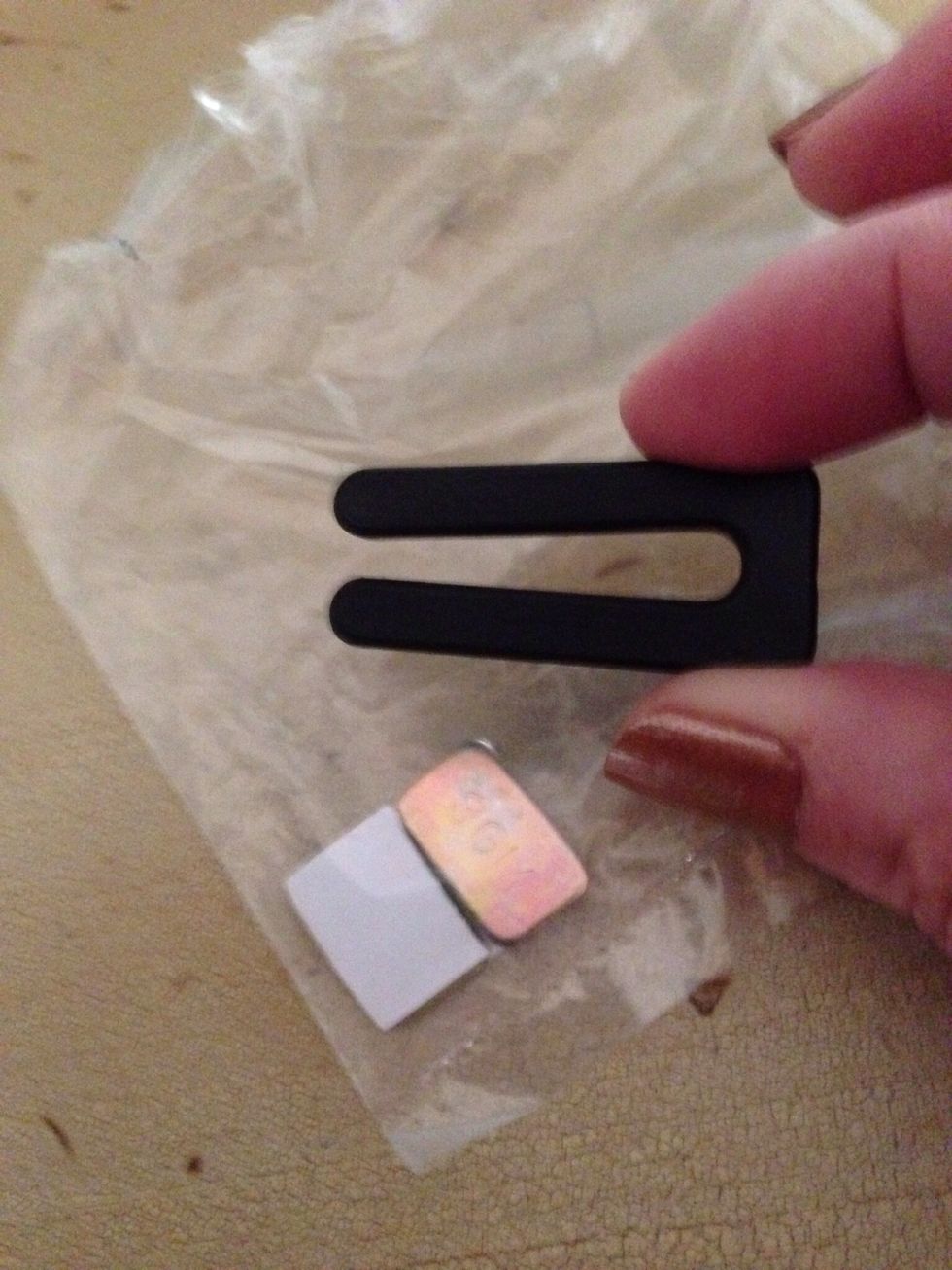 This kit contains a clip-on weight and weights with stickers on the backs. These weights all weigh the same, hence you need a kit.