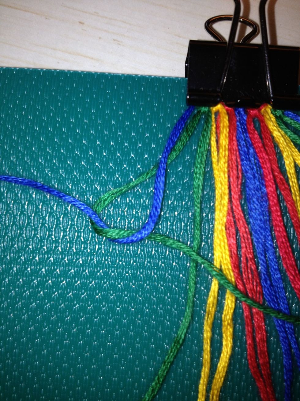 This knot is called the left knot. It is usually shown as a left arrow on the scheme.