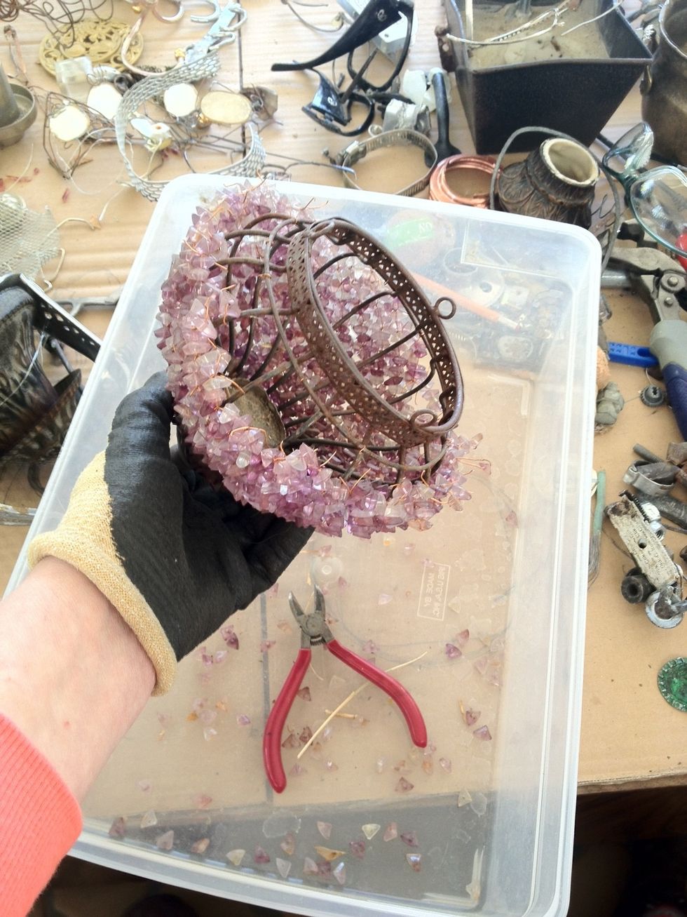 This looked like a good bottom part for my bee.... So I pulled off the stones and cleaned her up. Sure enough it was an awesome piece!