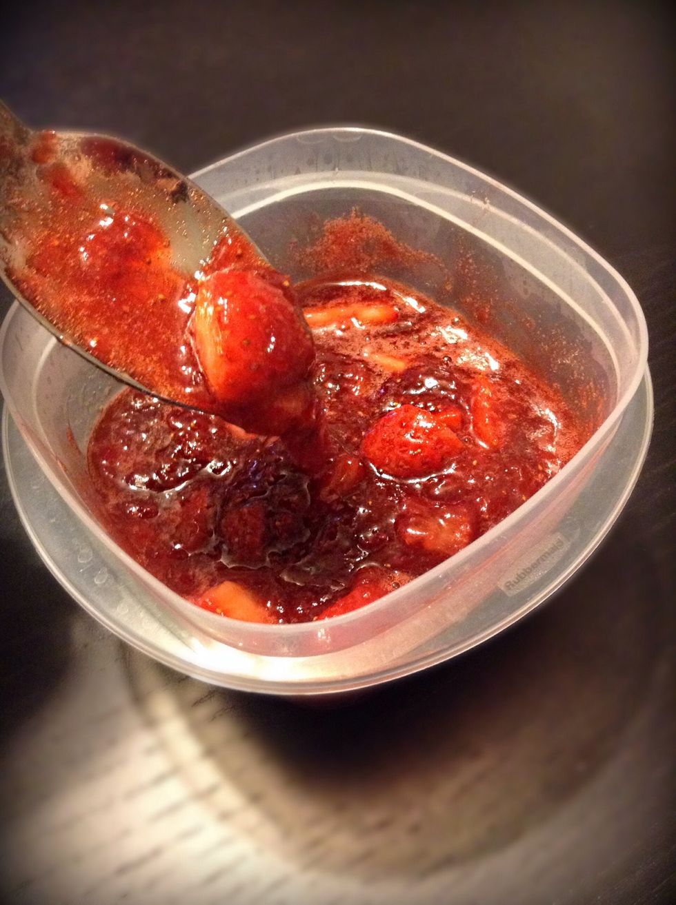 This mixture will come out thick enough to spread on toast and thin enough to be good for a strawberry cheese cake topping.