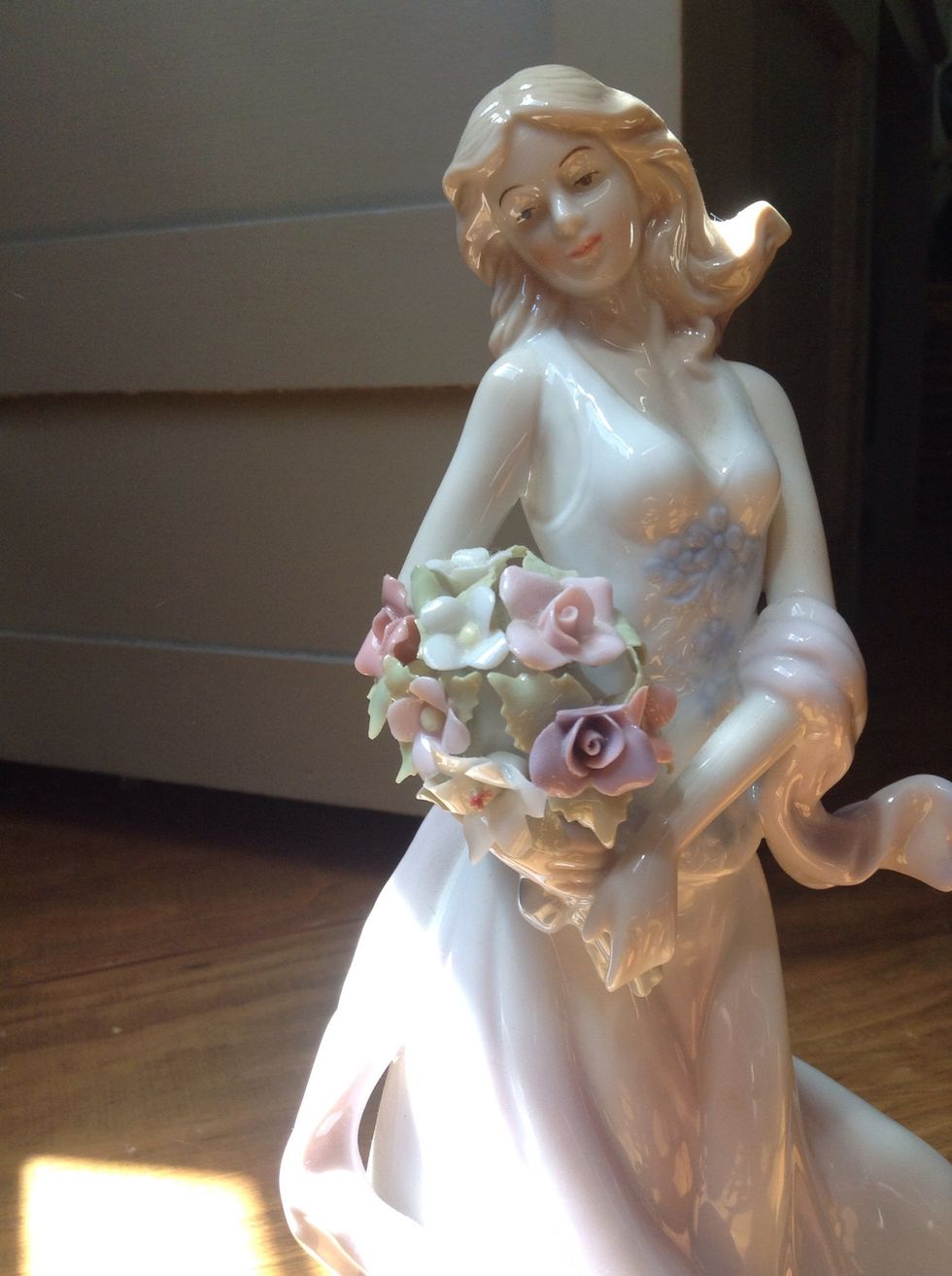 This photo has a simple backdrop, is in natural lighting by a window, and is in focus. Also notice that the angle and shot complements the subjects pose. \ud83d\ude4c\ud83d\udc4d