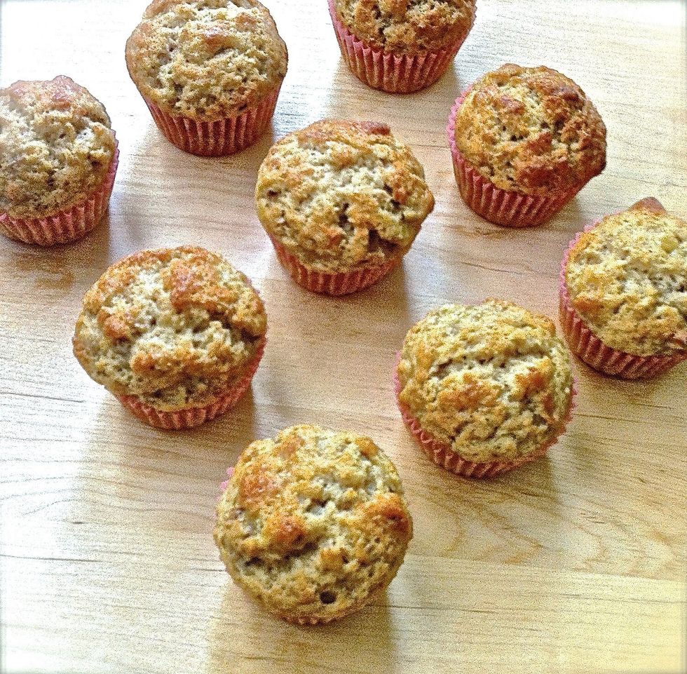 This recipe can made 12 regular size muffins or 24 dainty size muffins.