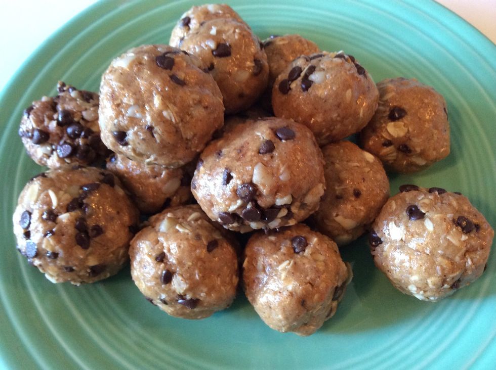 This recipe makes approx. 15 protein pops.