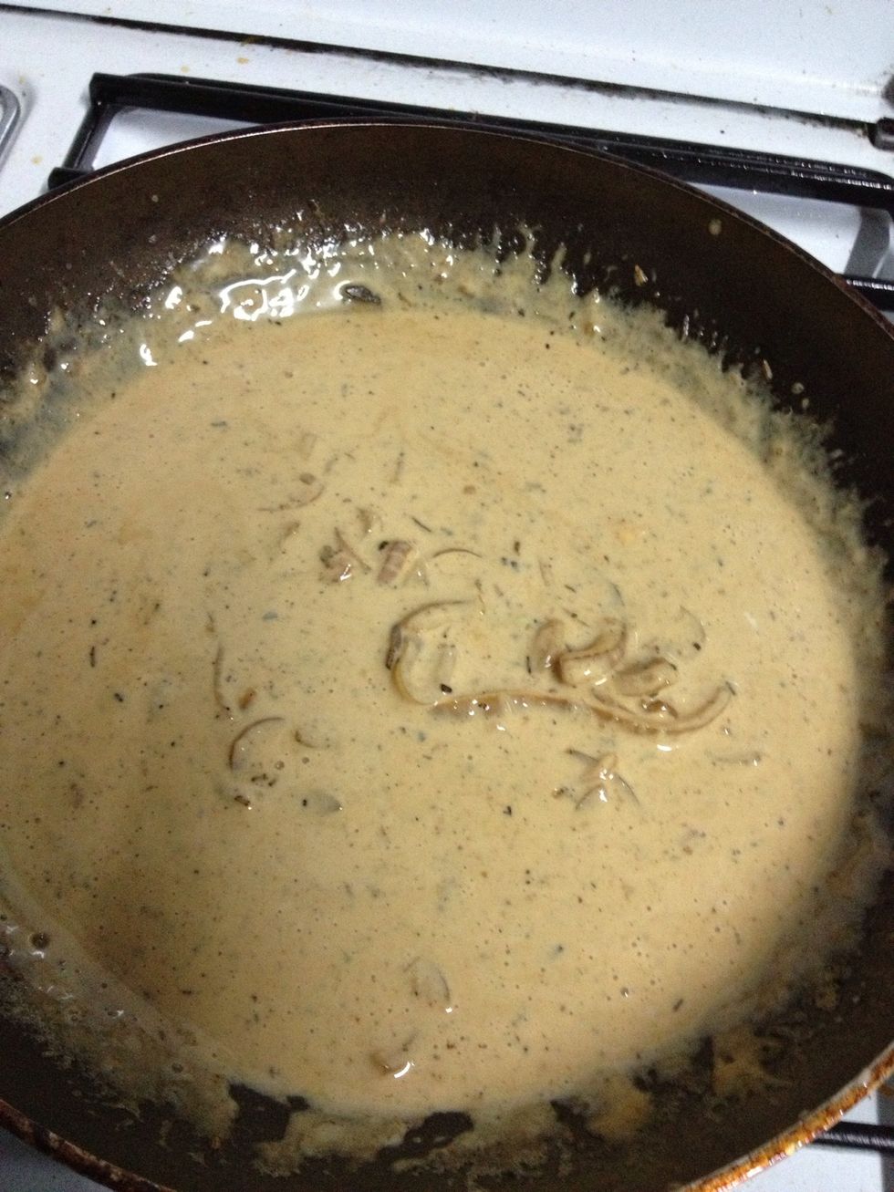 This should be what it looks like when the cheese has melted and you've seasoned with black pepper and salt. Don't overdo the seasoning. Pls remember that the oil is already flavoured with the chicken