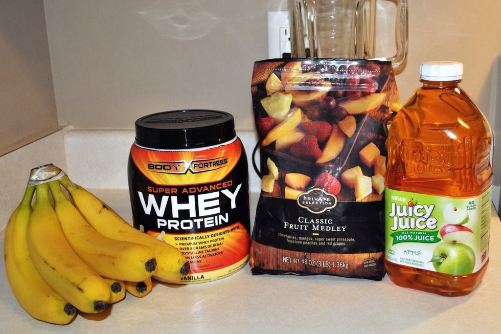 This smoothie has no added sugar, and only 2g of fat (from the protein powder), plus 29g of protein!