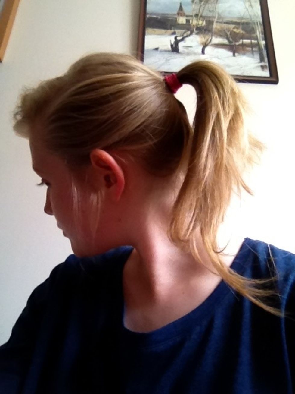 How to make a messy bun without bobby pins B+C Guides