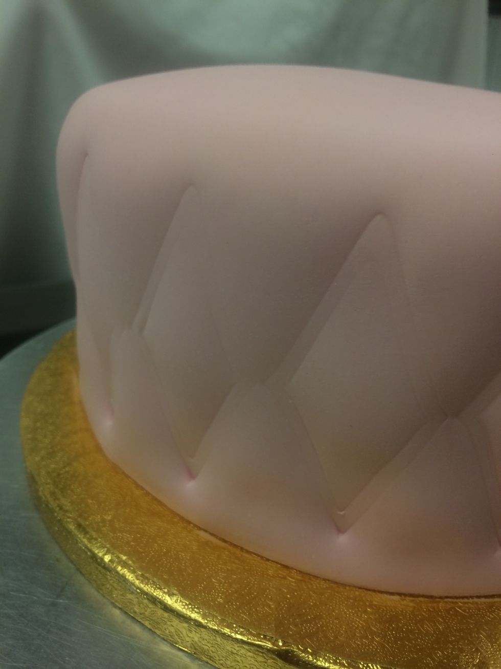 This step is repeated all around the cake to create the quilted affect.