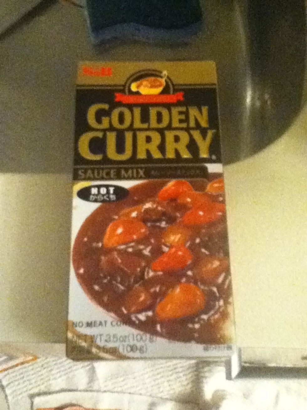 This the curry roux I'll be using !! There are 4 different level of spices be here I'm using the hot one which is not even the highest yet