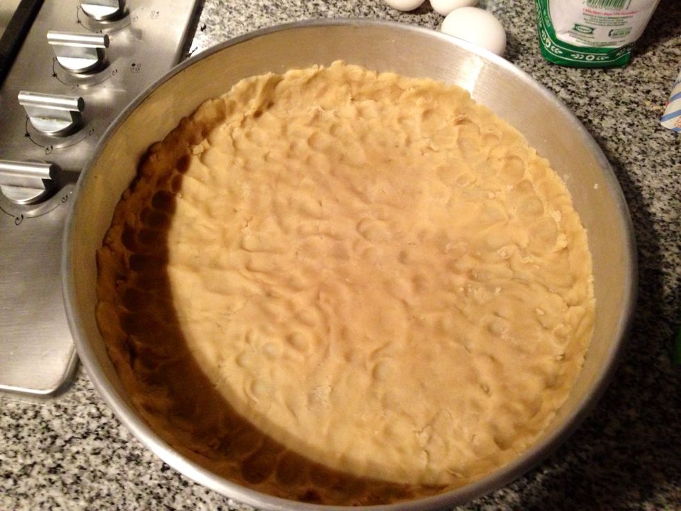 (This time I made the shell, but you can always use cookie crumbs) Mix the butter with 1/2c of sugar. Add the flour. Pre-heat the oven and bake for 10 min (374F)