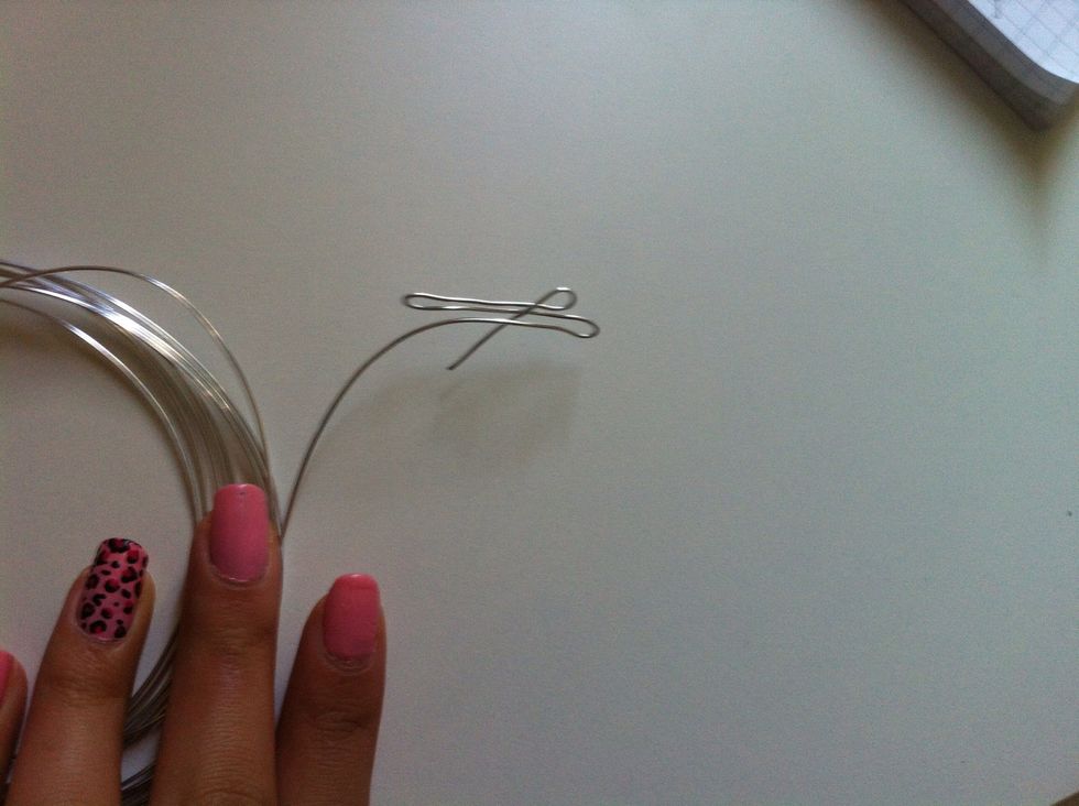 This two loops gonna be the part that u wrap around ur ear