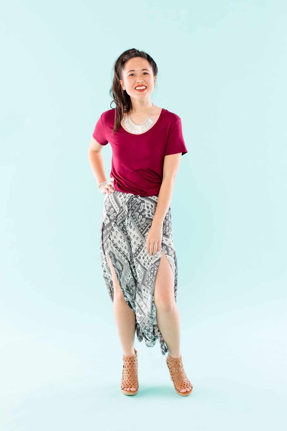 This U-neck tee does exactly that. The pants take the main stage here, but that burgundy tee is most definitely a best-supporting actress :)