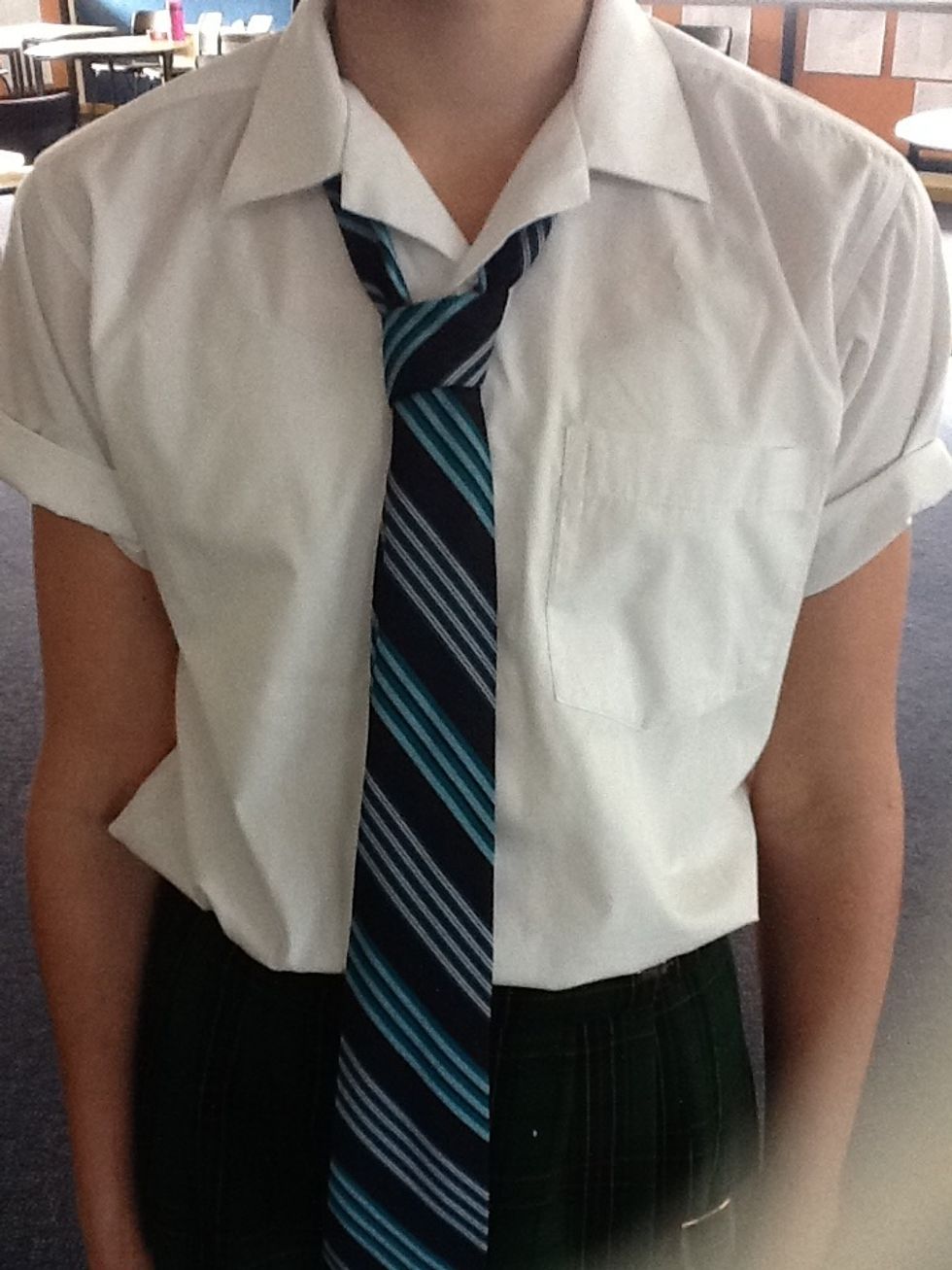 This will be your finished result :) It only takes about 30 seconds to tie a tie once you get the hang of it. The first few times are going to take more than a minute though.