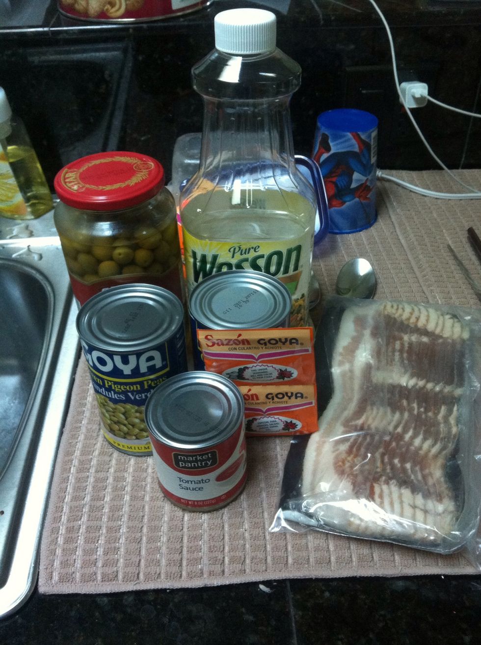 Those are our major ingredients : olives , sazon, tomato sauce, gandulez , bacon