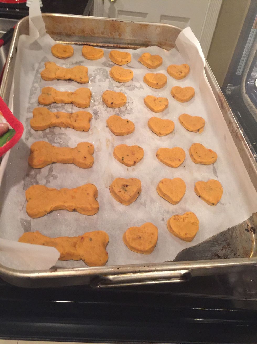 Though the dog bones were cute idea I had limited time to finish creating so I just left the heart-shaped dog treats.