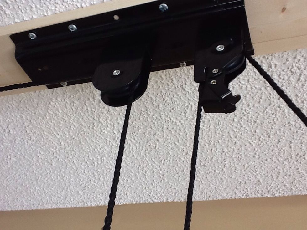 Thread pulley rope through front bracket as shown.