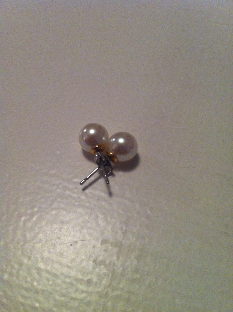 Thread the post through that little hole (Wing) thing.....