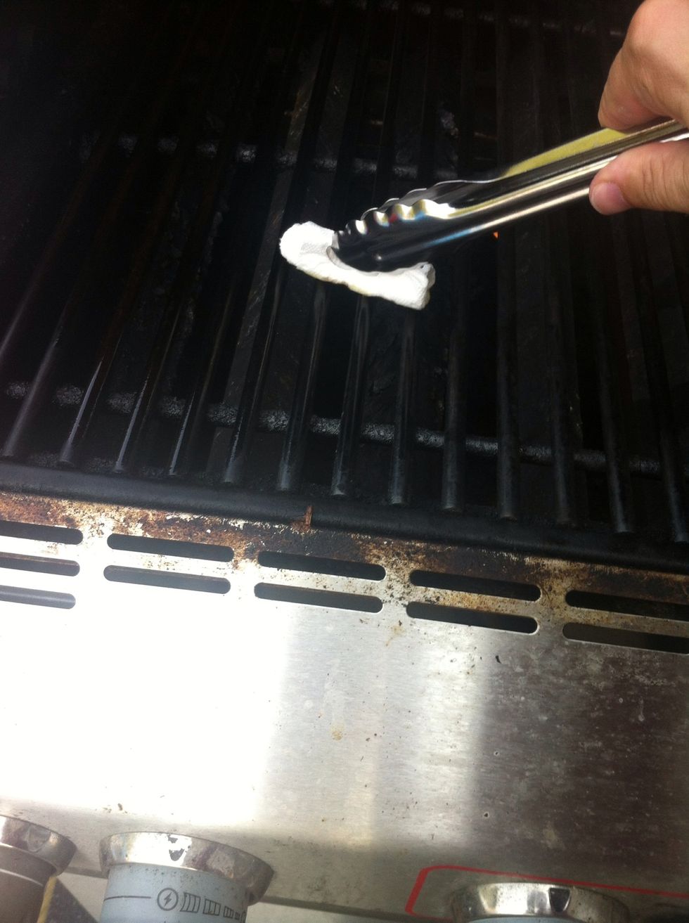 Three rules to great grilling: keep it hot, keep it clean, keep it lubricated. (Source: Steven Raichlen)