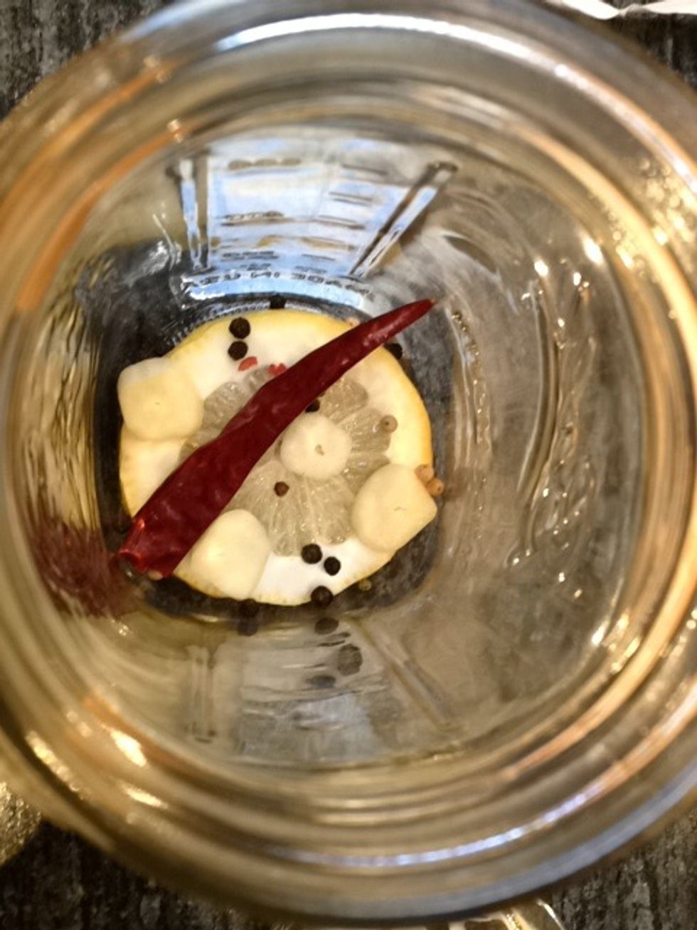 Throw a chile de arbol in each quart jar.