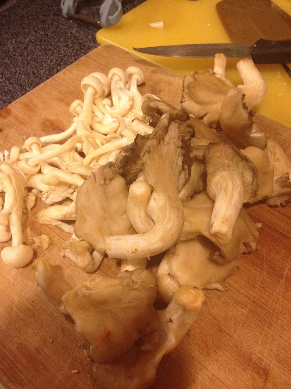 Throw in the mushrooms in the clay pot