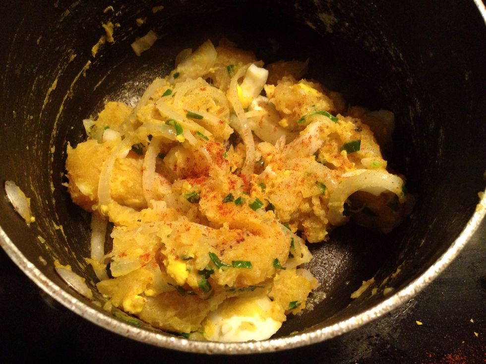 Throw your eggs in the pot and stir it lightly. Try to preserve the shape of both the plantain and eggs without turning it into mush. Add chilli pepper to taste. And your age done !