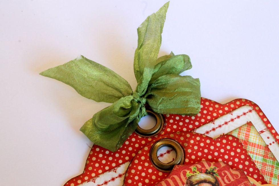 Tie a double bow from green seem binding.
