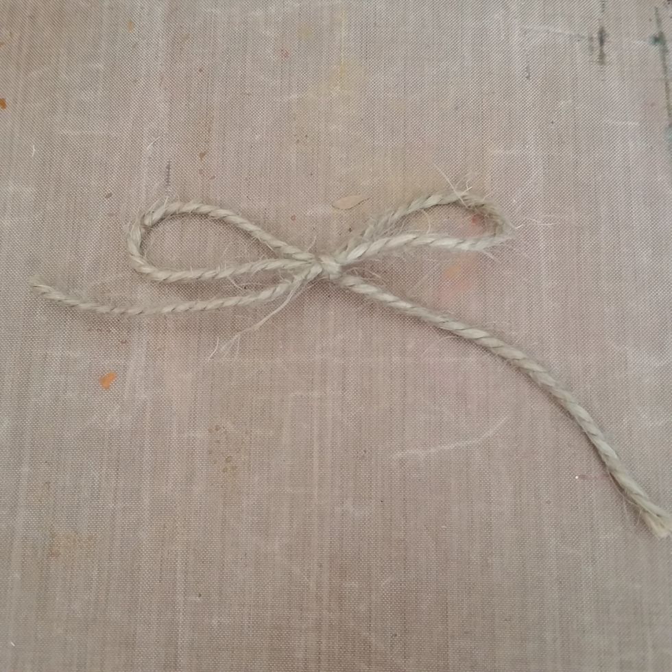 Tie a simple bow with the CCB Grey Hemp Rope