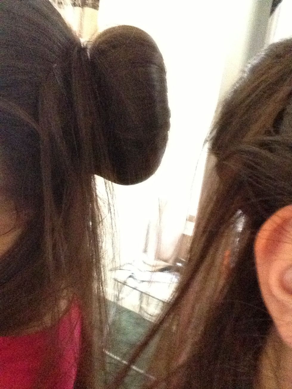 Tie around doughnut to keep the hair in place.