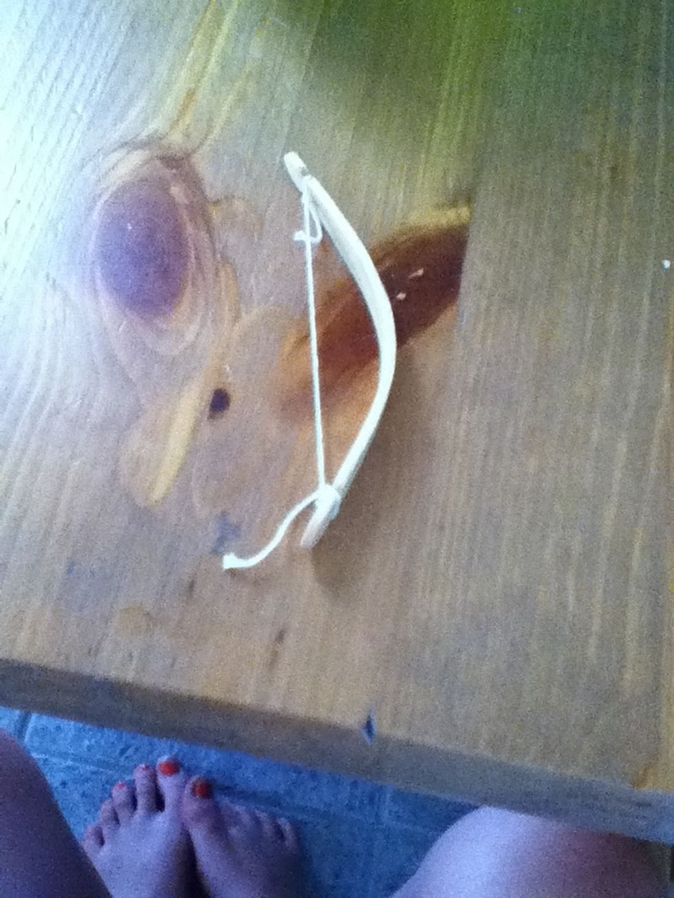 Tie string tightly around notches.