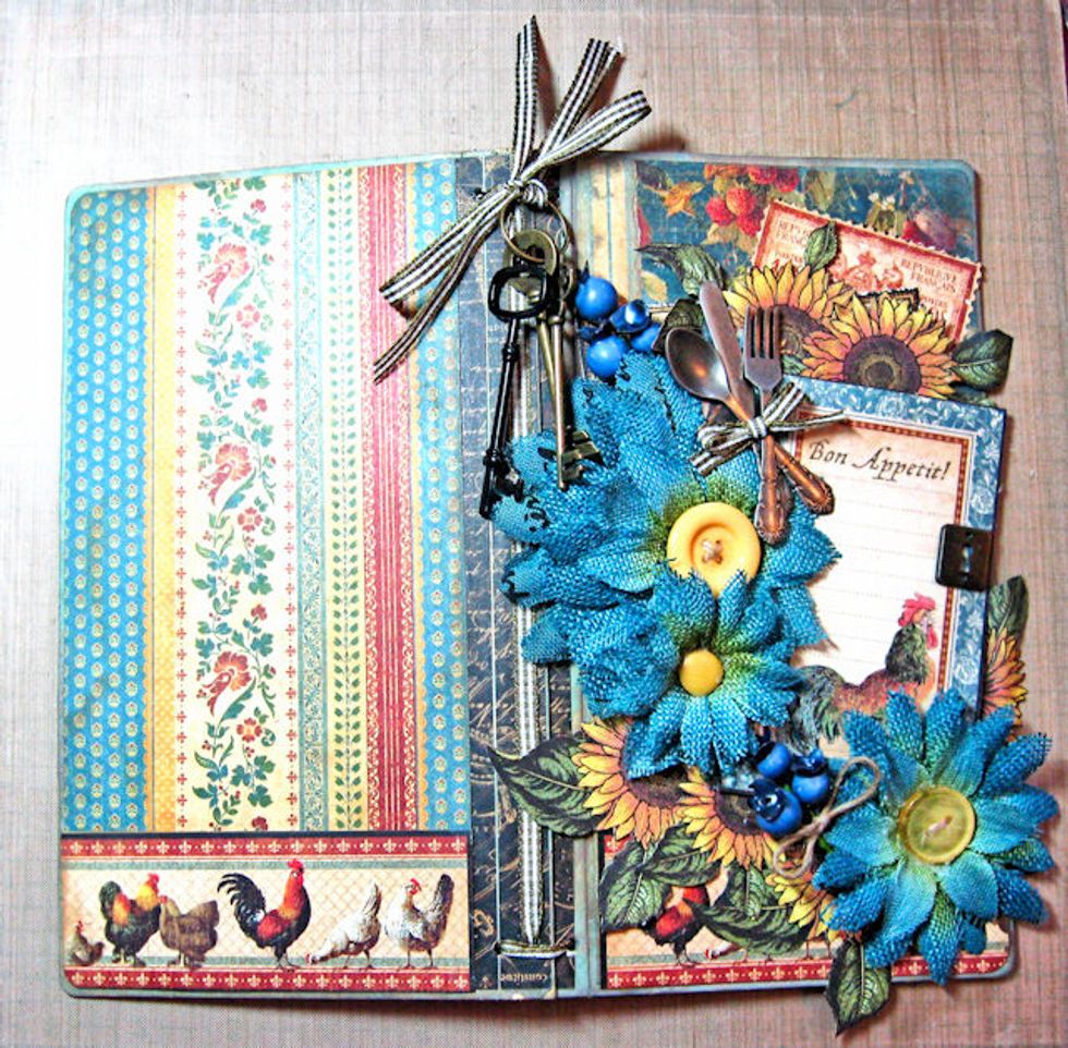 Tie the long ribbon ends into a bow. Now the cover of your album is finished! Well done!