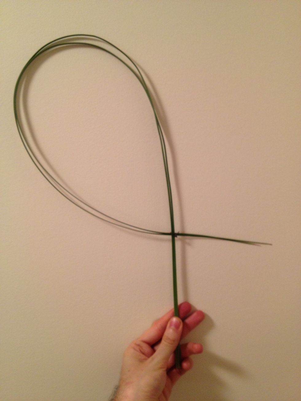 Tie the remaining steel grass in a loop