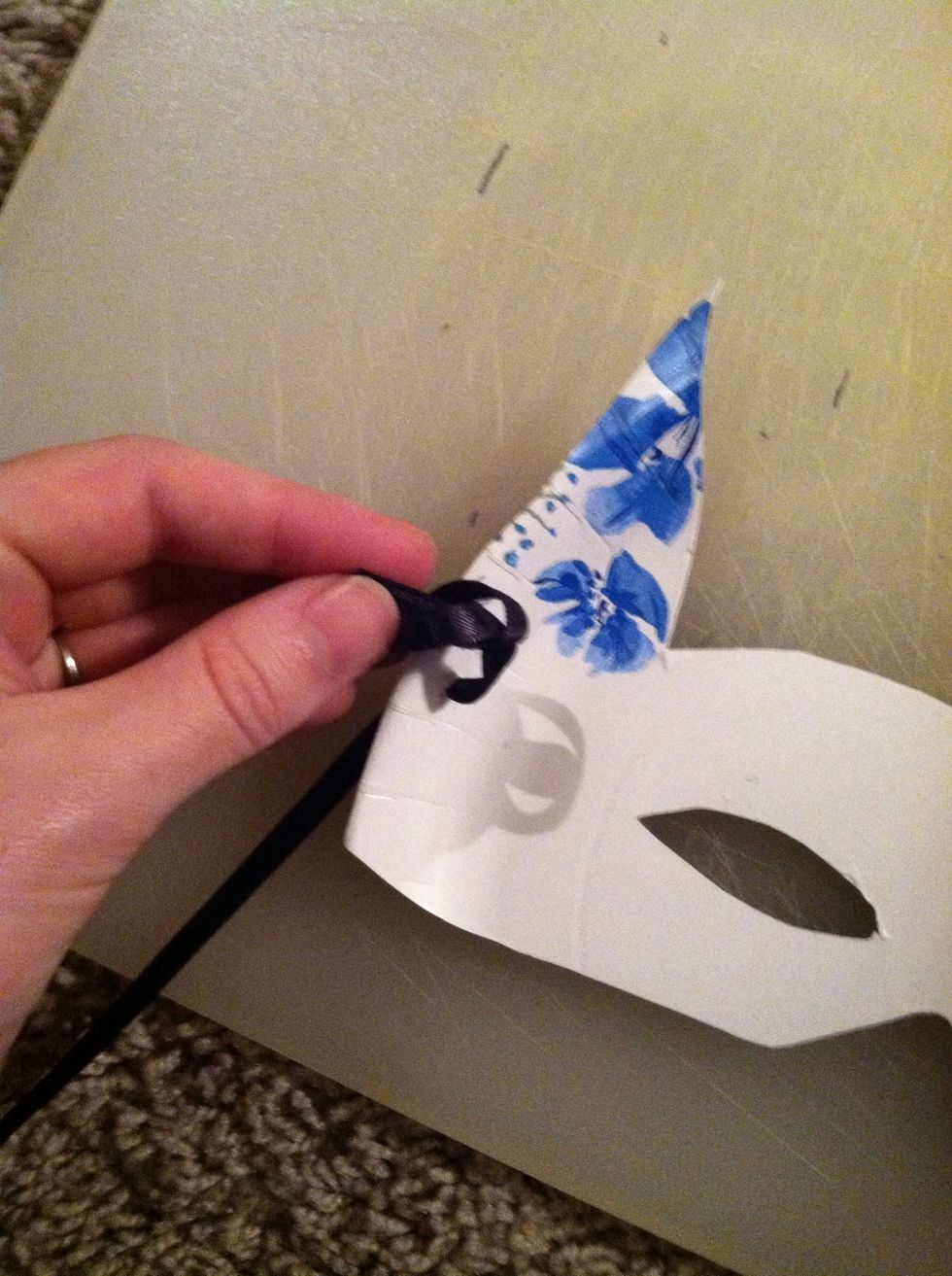 Tie the ribbons on each side.