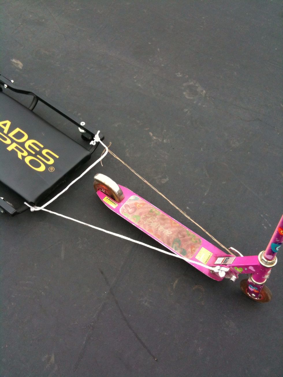 Tie the twine/rope like this. Make sure the knots are tight and the string is taut.