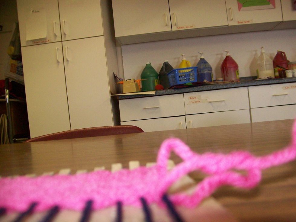 Tie the weft to the last warp.