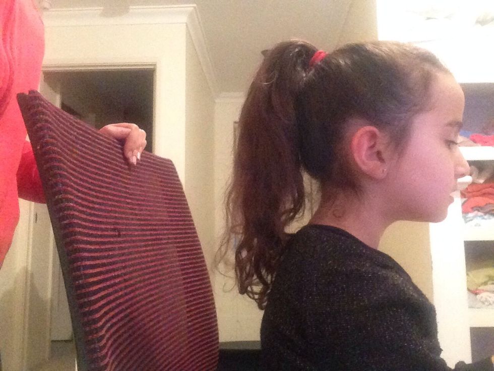 Tie up the hair into a pony tail or even a side pony if you want to be fancy