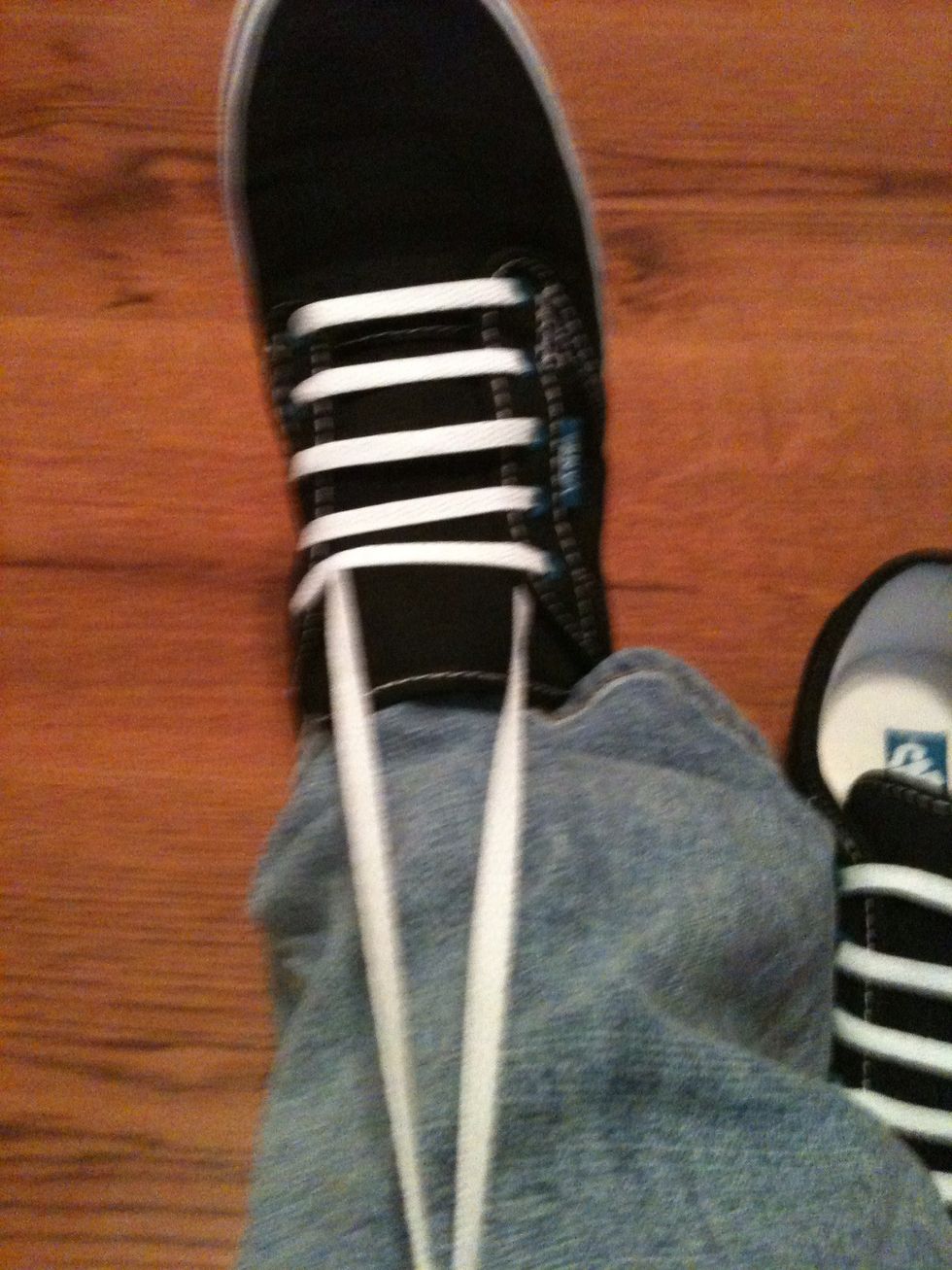 Tighten the bars by pulling the ends of the laces