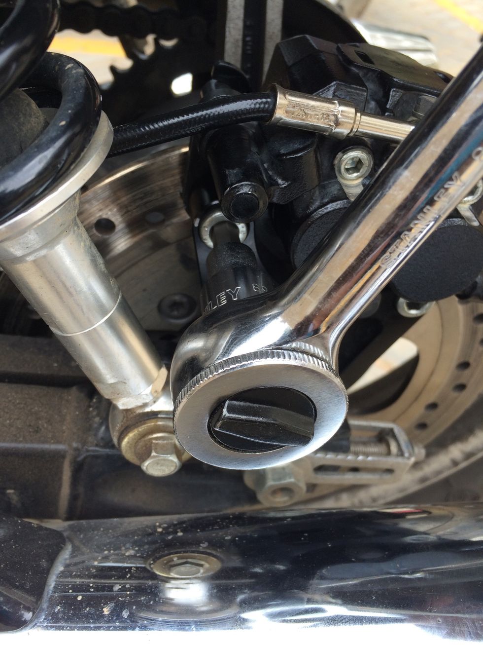 Tighten the bolts alternatively